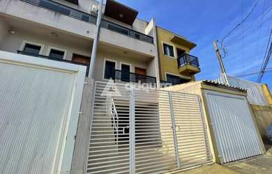 Imagem: A casa possui 2 Dormitórios, 1 Banheiro, 2 Vagas na garagem