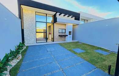 Imagem: A casa possui 3 Dormitórios, 3 Banheiros, 2 Vagas na garagem