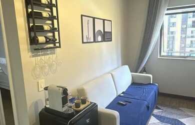 Imagem: O apartamento possui 1 Dormitório, 1 Banheiro, 1 Vaga na garagem