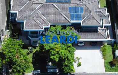 Imagem: A casa em condomínio à venda possui 4 Dormitórios, 4 Banheiros