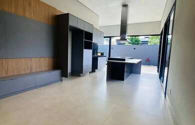 Imagem: A casa em condomínio possui 3 Dormitórios, 4 Banheiros, 160m²