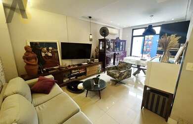 Imagem: A casa possui 4 Dormitórios, 4 Banheiros, 2 Vagas na garagem