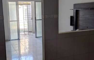 Imagem: A casa possui 2 Dormitórios, 2 Banheiros, 4 Vagas na garagem