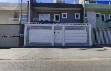 Imagem: A casa possui 3 Dormitórios, 3 Banheiros, 3 Vagas na garagem