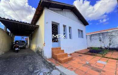 Imagem: A casa possui 4 Dormitórios, 2 Banheiros, 2 Vagas na garagem