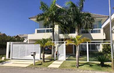 Imagem: A casa em condomínio possui 4 Dormitórios, 4 Banheiros, 4