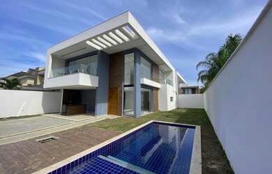 Imagem: A casa em condomínio possui 4 Dormitórios, 5 Banheiros, 3