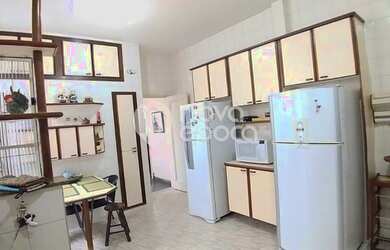 Imagem: A casa à venda possui 4 Dormitórios, 3 Banheiros, 1 Vaga na