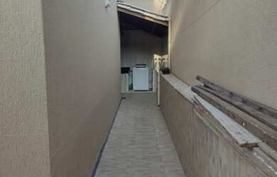 Imagem: A casa possui 2 Dormitórios, 2 Banheiros, 2 Vagas na garagem