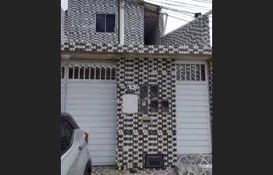 Imagem: A casa possui 1 Dormitório e 1 Banheiro e está localizado