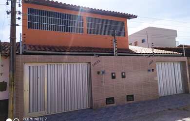 Imagem: A casa possui 3 Dormitórios, 2 Banheiros, 1 Vaga na garagem