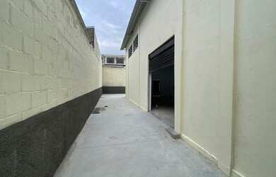 Imagem 16: Galpão em avenida comercial Jd São Vicente em frente ao Cartorio