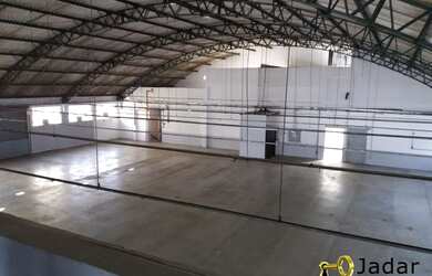 Imagem: O depósito possui 5 Vagas na garagem, 2.722m² de Área e