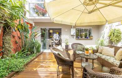 Imagem: A casa possui 3 Dormitórios, 4 Banheiros, 2 Vagas na garagem