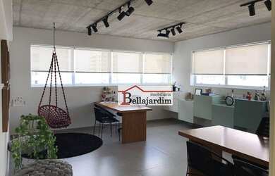 Imagem: O depósito possui 4 Vagas na garagem, 166m² de Área e está