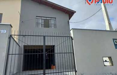 Imagem: A casa possui 2 Dormitórios, 1 Banheiro, 2 Vagas na garagem