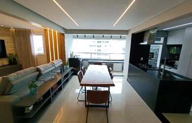 Imagem: A casa possui 3 Dormitórios, 4 Banheiros, 2 Vagas na garagem