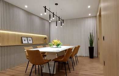 Imagem: A casa possui 3 Dormitórios, 2 Banheiros, 2 Vagas na garagem