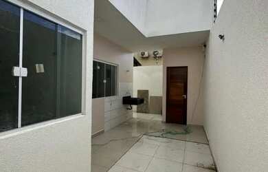 Imagem: A casa possui 2 Dormitórios, 1 Banheiro, 1 Vaga na garagem