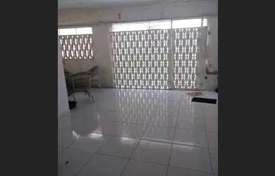 Imagem: A casa possui 2 Dormitórios, 2 Banheiros, 1 Vaga na garagem