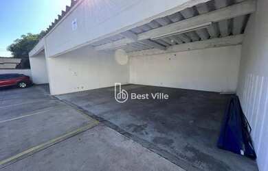 Imagem: O depósito possui 5 Vagas na garagem e 989m² de Área e está