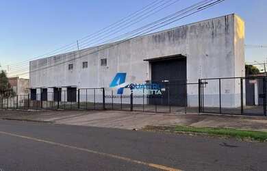 Imagem: O depósito possui 4 Vagas na garagem, 1.300m² de Área e