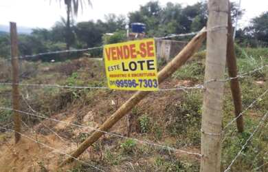 Imagem: O terreno possui 360m² de Área, Piscina e está localizado