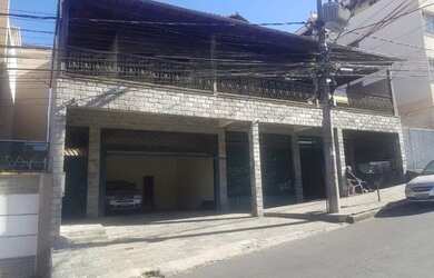 Imagem: A casa possui 3 Dormitórios, 3 Banheiros, 2 Vagas na garagem