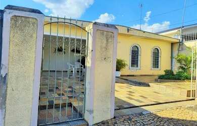 Imagem: A casa possui 2 Dormitórios, 1 Banheiro, 3 Vagas na garagem