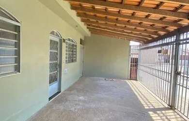 Imagem: A casa possui 2 Dormitórios, 1 Banheiro, 1 Vaga na garagem