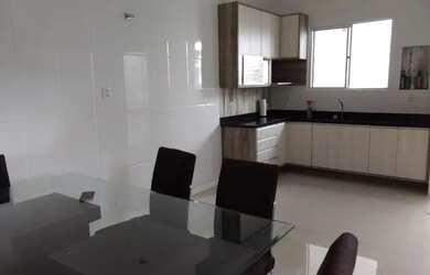 Imagem: A casa possui 2 Dormitórios, 1 Banheiro, 2 Vagas na garagem