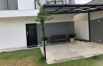 Imagem: A casa em condomínio possui 4 Dormitórios, 5 Banheiros, 4