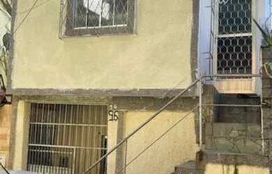 Imagem: A casa possui 2 Dormitórios, 1 Banheiro e está localizado