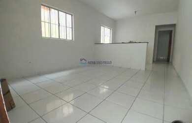 Imagem: A casa possui 1 Dormitório, 1 Banheiro, 1 Vaga na garagem