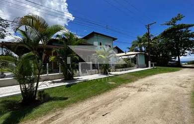 Imagem: A casa possui 3 Dormitórios, 1 Banheiro, 1 Vaga na garagem