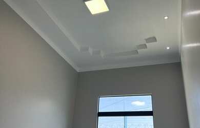 Imagem: A casa possui 3 Dormitórios, 3 Banheiros, 2 Vagas na garagem