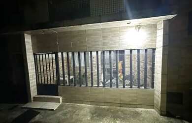 Imagem: A casa possui 2 Dormitórios, 1 Banheiro e está localizado