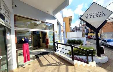 Imagem: O depósito possui 5 Vagas na garagem, 1.125m² de Área e