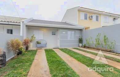 Imagem: A casa possui 3 Dormitórios, 2 Banheiros, 2 Vagas na garagem