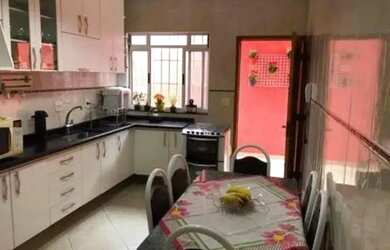 Imagem: A casa possui 2 Dormitórios, 1 Banheiro, 999m² de Área e