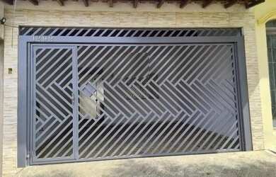 Imagem: A casa possui 2 Dormitórios, 2 Banheiros, 2 Vagas na garagem