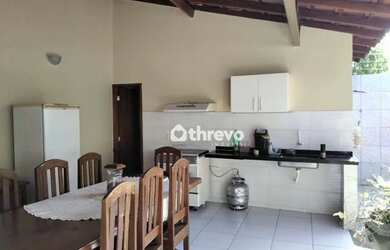 Imagem: A casa possui 3 Dormitórios, 2 Banheiros, 4 Vagas na garagem