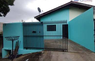 Imagem: A casa possui 2 Dormitórios, 1 Banheiro, 1 Vaga na garagem