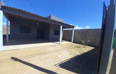 Imagem: A casa possui 3 Dormitórios, 3 Banheiros, 1 Vaga na garagem