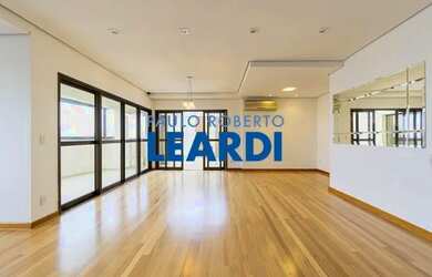 Imagem: O apartamento na cobertura possui 3 Dormitórios, 5 Banheiros