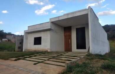 Imagem: A casa em condomínio possui 4 Dormitórios, 3 Banheiros, 2