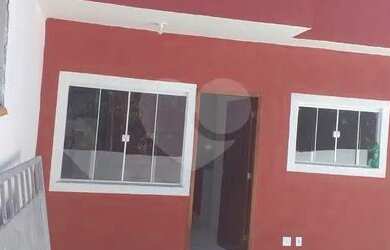 Imagem: A casa possui 3 Dormitórios, 2 Banheiros, 1 Vaga na garagem