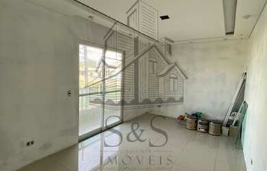 Imagem: A casa possui 3 Dormitórios, 2 Banheiros, 4 Vagas na garagem