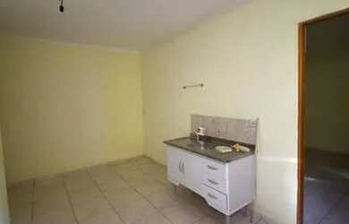 Imagem: A casa possui 2 Dormitórios, 1 Banheiro e está localizado