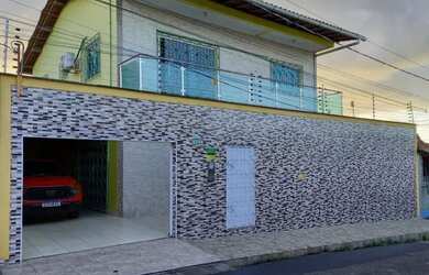 Imagem: A casa possui 4 Dormitórios, 4 Banheiros, 5 Vagas na garagem